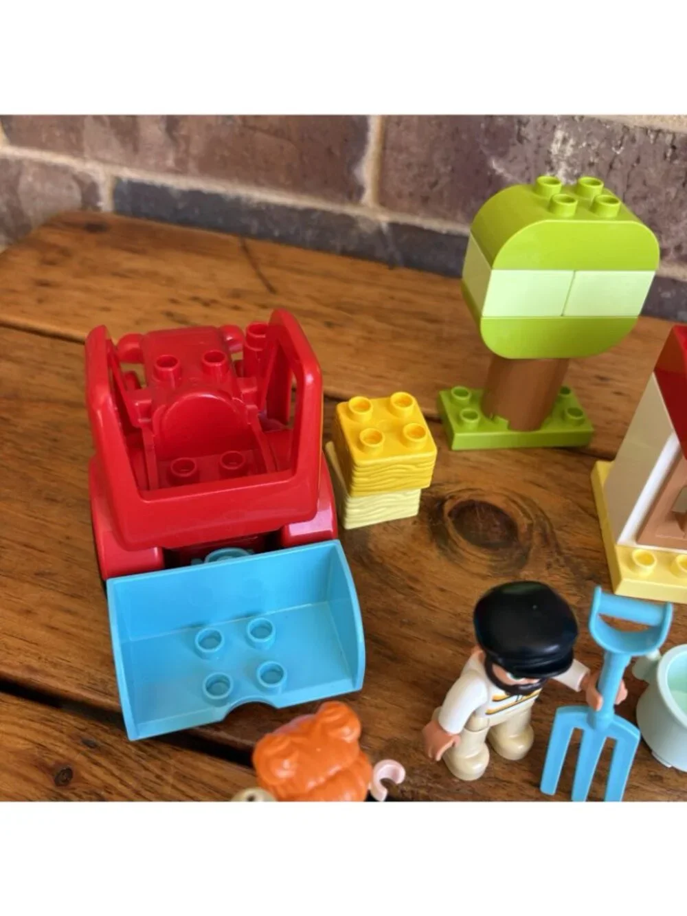 Lego Duplo #10950 FARM TRACTOR & ANIMAL CARE Complete Set No Manual No Box